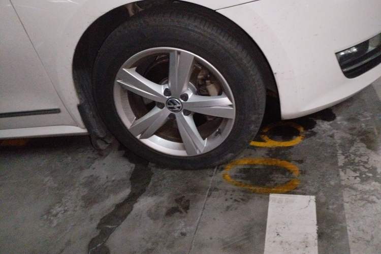 Used Volkswagen Passat 2013 2.0 TSI DSG Prestige Edition Right Front Wheel Hub