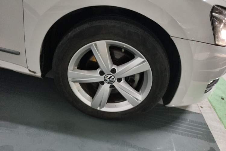 Used Volkswagen Passat 2013 1.8TSI DSG Prestige Edition Right Front Wheel Hub