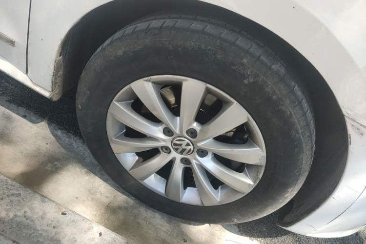 Used Volkswagen Passat 2013 1.8TSI DSG Prestige Edition Right Front Wheel Hub