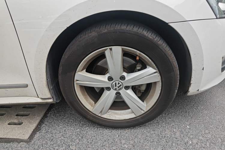 Used Volkswagen Passat 2013 1.8TSI DSG Prestige Edition Right Front Wheel Hub
