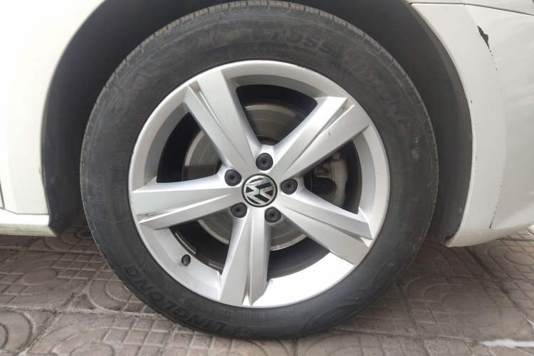 Used Volkswagen Passat 2013 1.8TSI DSG Prestige Edition Right Front Wheel Hub