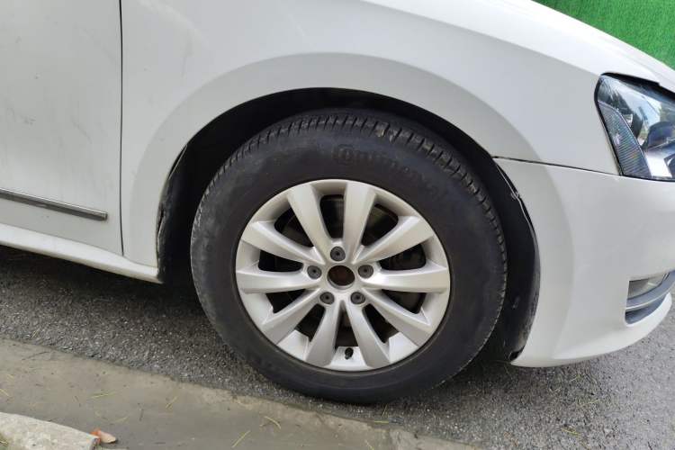 Used Volkswagen Passat 2013 1.8TSI DSG Prestige Edition Right Front Wheel Hub