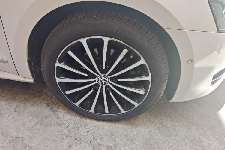 Used Volkswagen Passat 2013 2.0 TSI DSG Ultimate Edition Right Front Wheel Hub