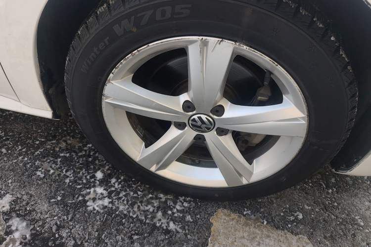 Used Volkswagen Passat 2013 1.8TSI DSG Prestige Edition Right Front Wheel Hub