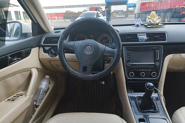 Used Volkswagen Passat 2013 1.4TSI Manual Luxury Edition Steering Wheel