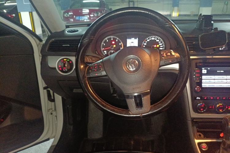 Used Volkswagen Passat 2013 1.8TSI DSG Prestige Edition Steering Wheel