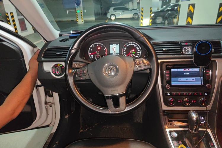 Used Volkswagen Passat 2013 1.8TSI DSG Prestige Edition Steering Wheel