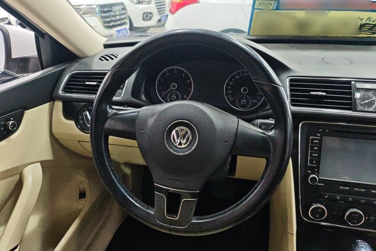 Used Volkswagen Passat 2013 1.8TSI DSG Prestige Edition Steering Wheel