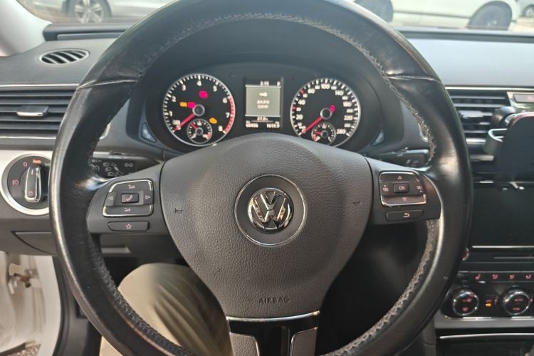 Used Volkswagen Passat 2013 1.8TSI DSG Prestige Edition Steering Wheel