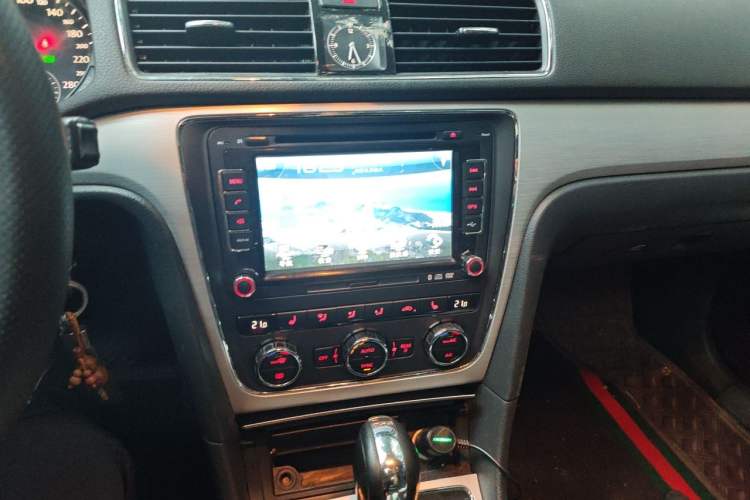Used Volkswagen Passat 2013 1.8TSI DSG Prestige Edition Audio And AC Panel