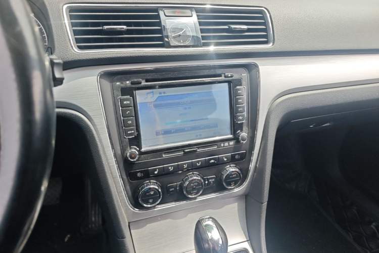 Used Volkswagen Passat 2013 1.8TSI DSG Prestige Edition Audio And AC Panel