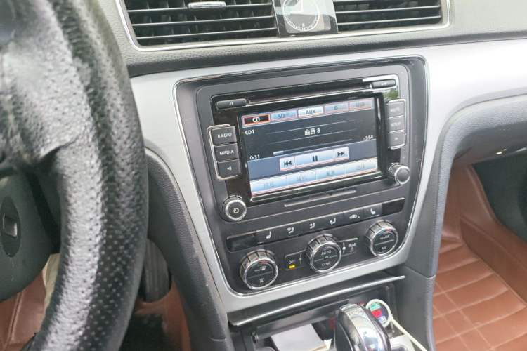 Used Volkswagen Passat 2013 1.8TSI DSG Prestige Edition Audio And AC Panel