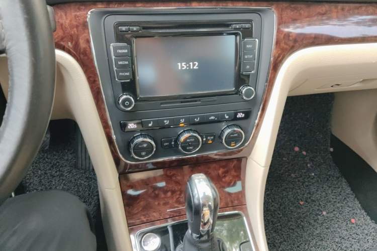 Used Volkswagen Passat 2013 1.8TSI DSG Prestige Edition Audio And AC Panel