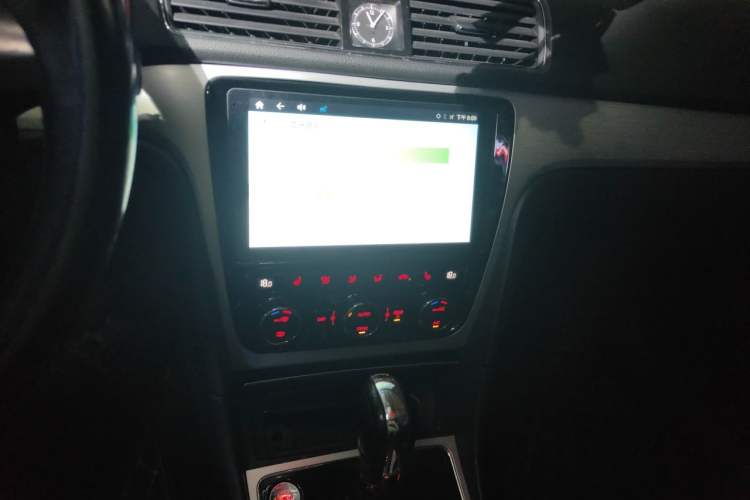 Used Volkswagen Passat 2013 1.8TSI DSG Prestige Edition Audio And AC Panel