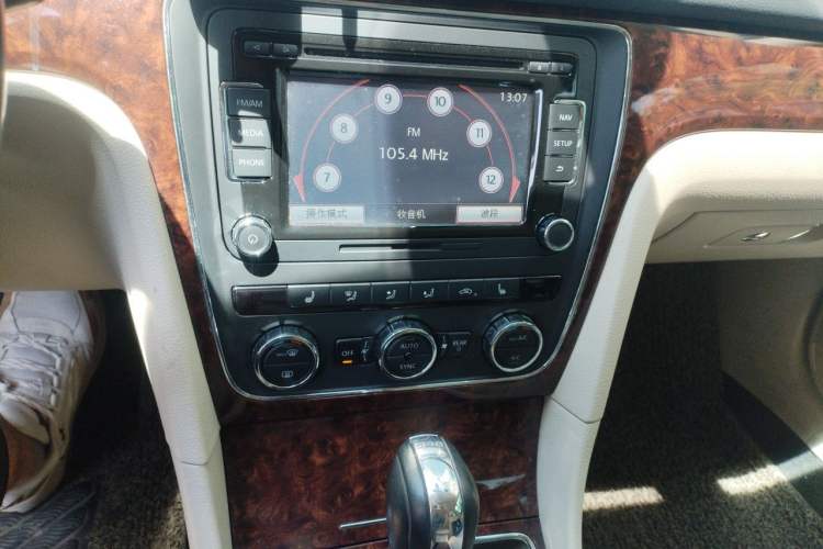 Used Volkswagen Passat 2013 1.8TSI DSG Prestige Edition Audio And AC Panel