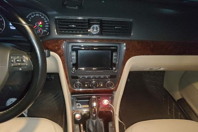 Used Volkswagen Passat 2013 1.8TSI DSG Prestige Edition Audio And AC Panel