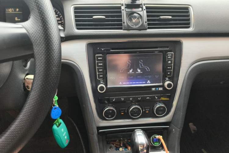 Used Volkswagen Passat 2013 1.8TSI DSG Prestige Edition Audio And AC Panel