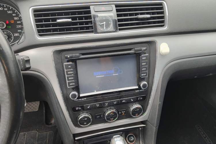 Used Volkswagen Passat 2013 1.8TSI DSG Prestige Edition Audio And AC Panel