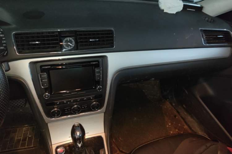 Used Volkswagen Passat 2013 1.8TSI DSG Prestige Edition Audio And AC Panel