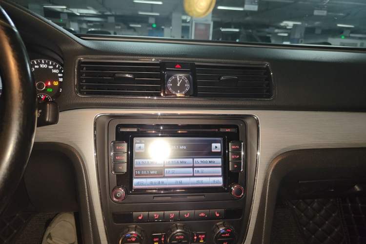 Used Volkswagen Passat 2013 1.8TSI DSG Prestige Edition Audio And AC Panel