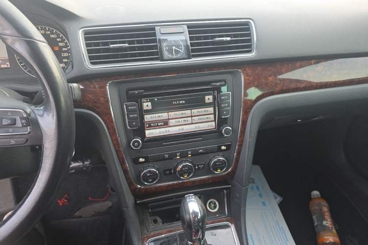 Used Volkswagen Passat 2013 1.8TSI DSG Prestige Edition Audio And AC Panel