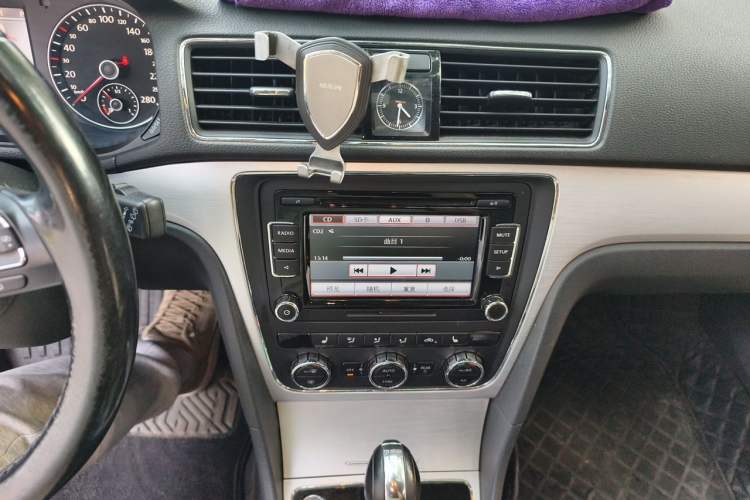 Used Volkswagen Passat 2013 1.8TSI DSG Prestige Edition Audio And AC Panel
