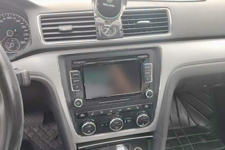 Used Volkswagen Passat 2013 1.8TSI DSG Prestige Edition Audio And AC Panel