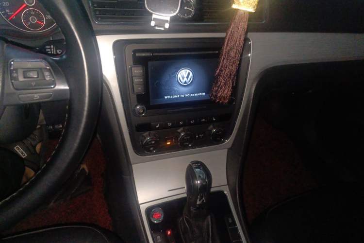 Used Volkswagen Passat 2013 1.8TSI DSG Prestige Edition Audio And AC Panel