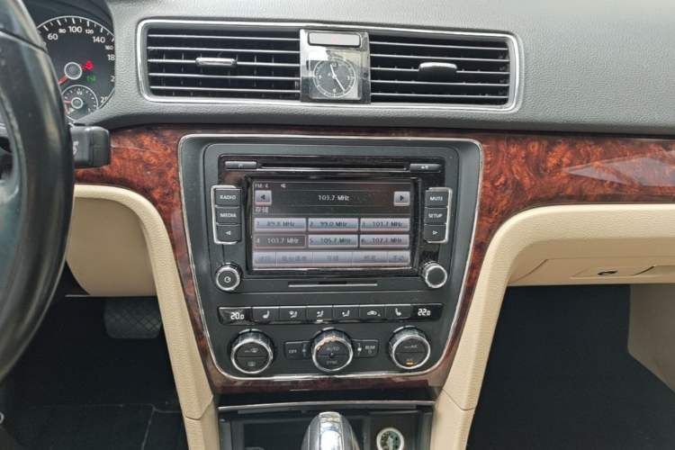 Used Volkswagen Passat 2013 1.8TSI DSG Prestige Edition Audio And AC Panel