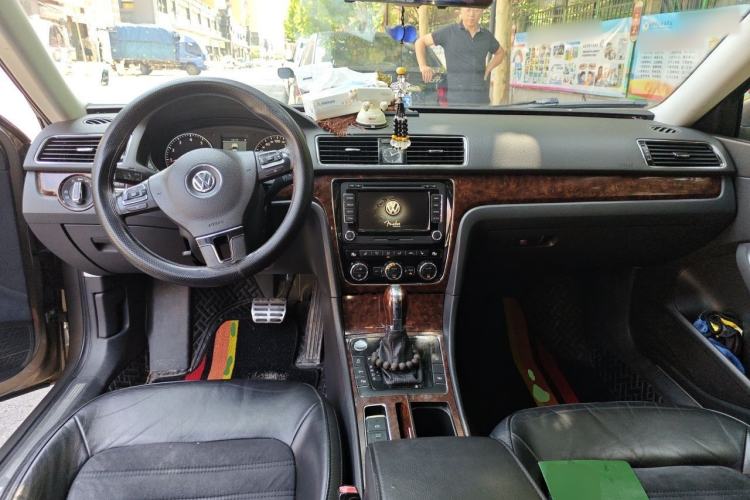 Used Volkswagen Passat 2013 1.8TSI DSG Ultimate Edition Center Console