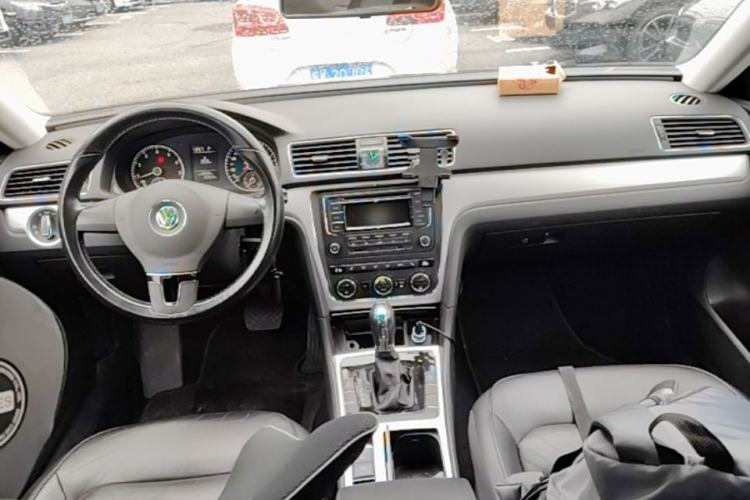 Used Volkswagen Passat 2013 1.8TSI DSG Prestige Edition Center Console