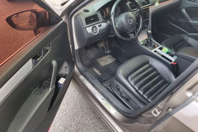 Used Volkswagen Passat 2013 1.8TSI DSG Prestige Edition Driver Seat