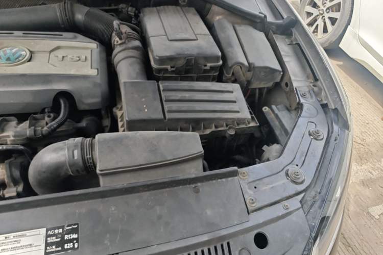 Used Volkswagen Passat 2013 1.8TSI DSG Prestige Edition Engine Bay Left