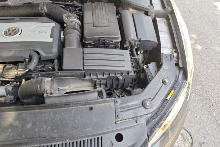 Used Volkswagen Passat 2013 1.8TSI DSG Ultimate Edition Engine Bay Left