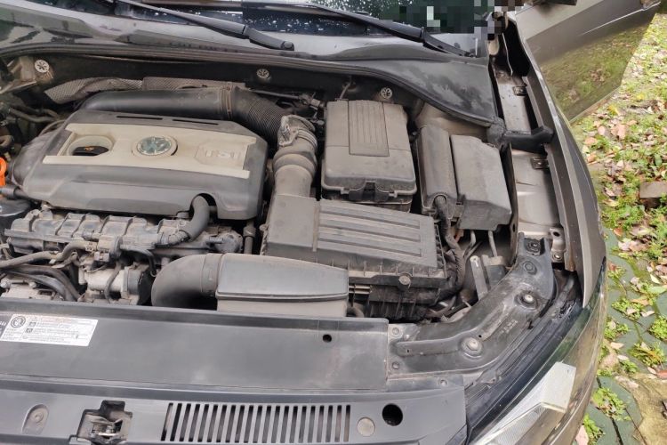 Used Volkswagen Passat 2013 1.8TSI DSG Prestige Edition Engine Bay Left