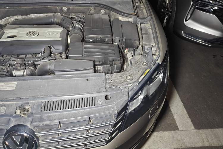 Used Volkswagen Passat 2013 1.8TSI DSG Ultimate Edition Engine Bay Left