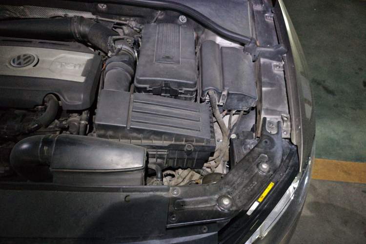 Used Volkswagen Passat 2013 1.8TSI DSG Prestige Edition Engine Bay Left