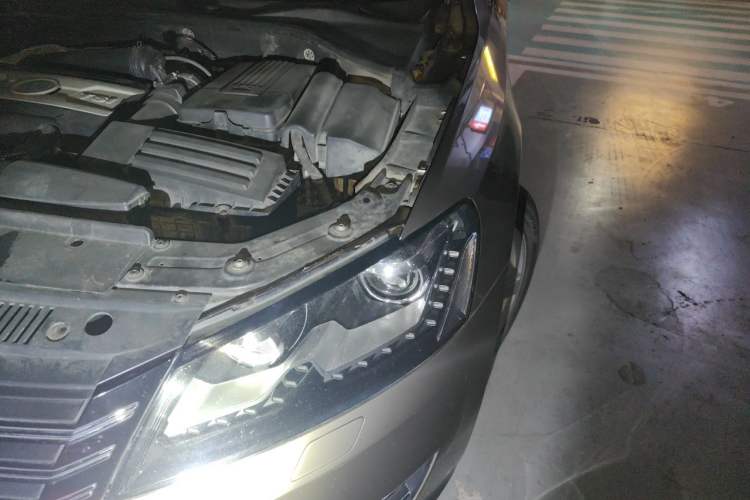 Used Volkswagen Passat 2013 1.8TSI DSG Prestige Edition Engine Bay Left