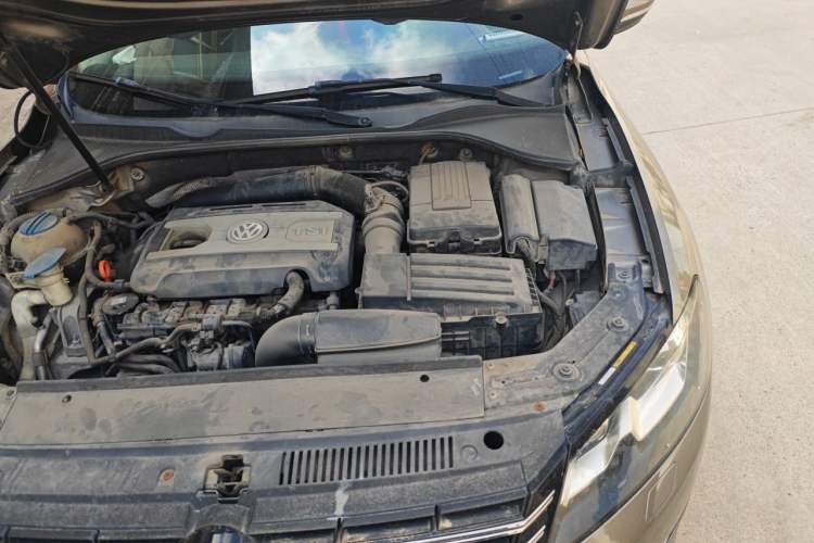 Used Volkswagen Passat 2013 1.8TSI DSG Prestige Edition Engine Bay Left
