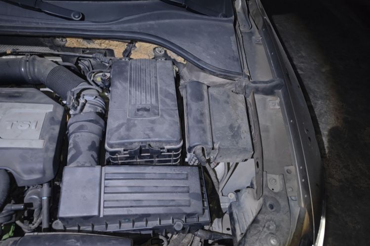 Used Volkswagen Passat 2013 1.8TSI DSG Prestige Edition Engine Bay Left