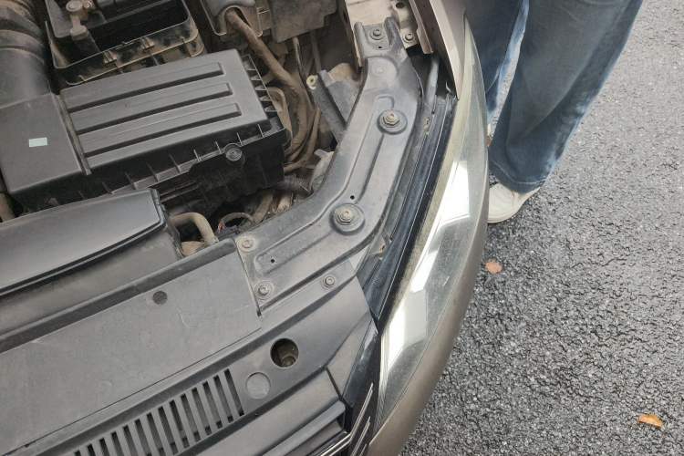 Used Volkswagen Passat 2013 1.8TSI DSG Prestige Edition Engine Bay Left