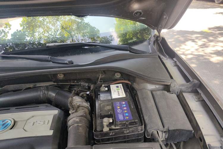 Used Volkswagen Passat 2013 1.8TSI DSG Prestige Edition Engine Bay Left