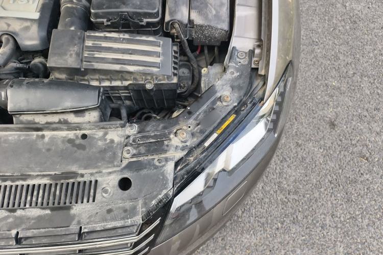 Used Volkswagen Passat 2013 1.8TSI DSG Prestige Edition Engine Bay Left