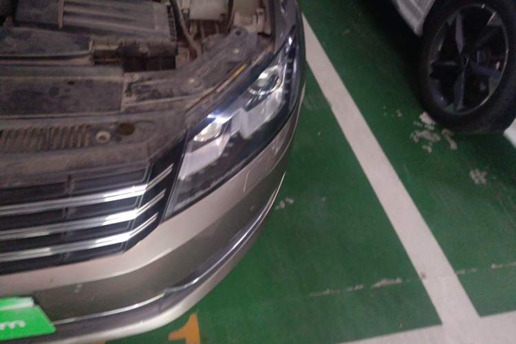 Used Volkswagen Passat 2013 1.8TSI DSG Prestige Edition Engine Bay Left