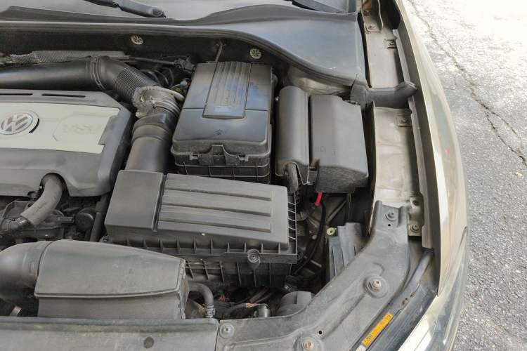 Used Volkswagen Passat 2013 1.8TSI DSG Prestige Edition Engine Bay Left