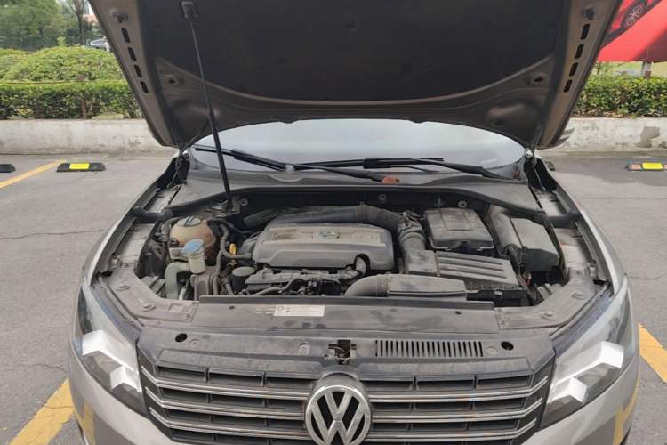 Used Volkswagen Passat 2013 1.8TSI DSG Prestige Edition Engine Bay