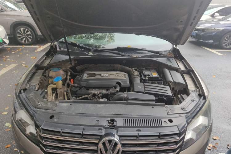Used Volkswagen Passat 2013 1.8TSI DSG Prestige Edition Engine Bay