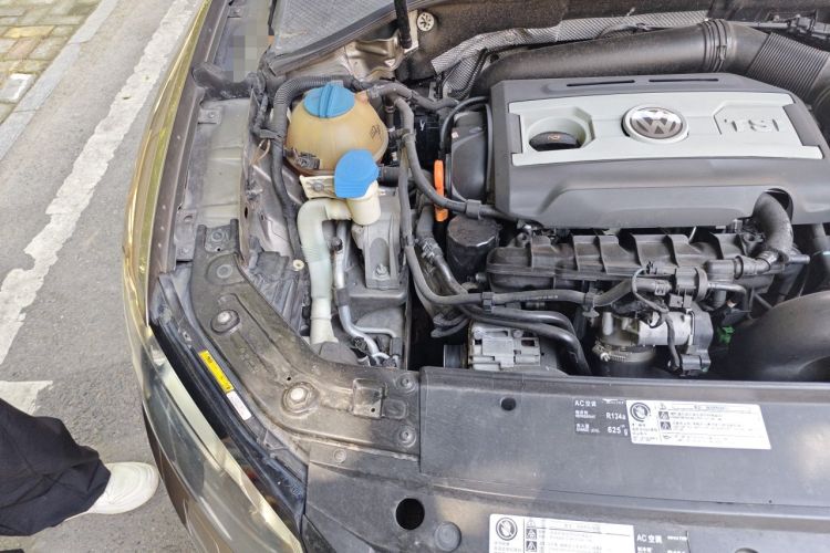 Used Volkswagen Passat 2013 1.8TSI DSG Ultimate Edition Engine Bay Right