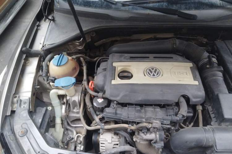 Used Volkswagen Passat 2013 1.8TSI DSG Prestige Edition Engine Bay Right