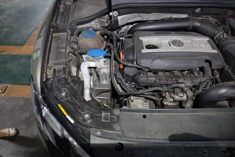 Used Volkswagen Passat 2013 1.8TSI DSG Prestige Edition Engine Bay Right